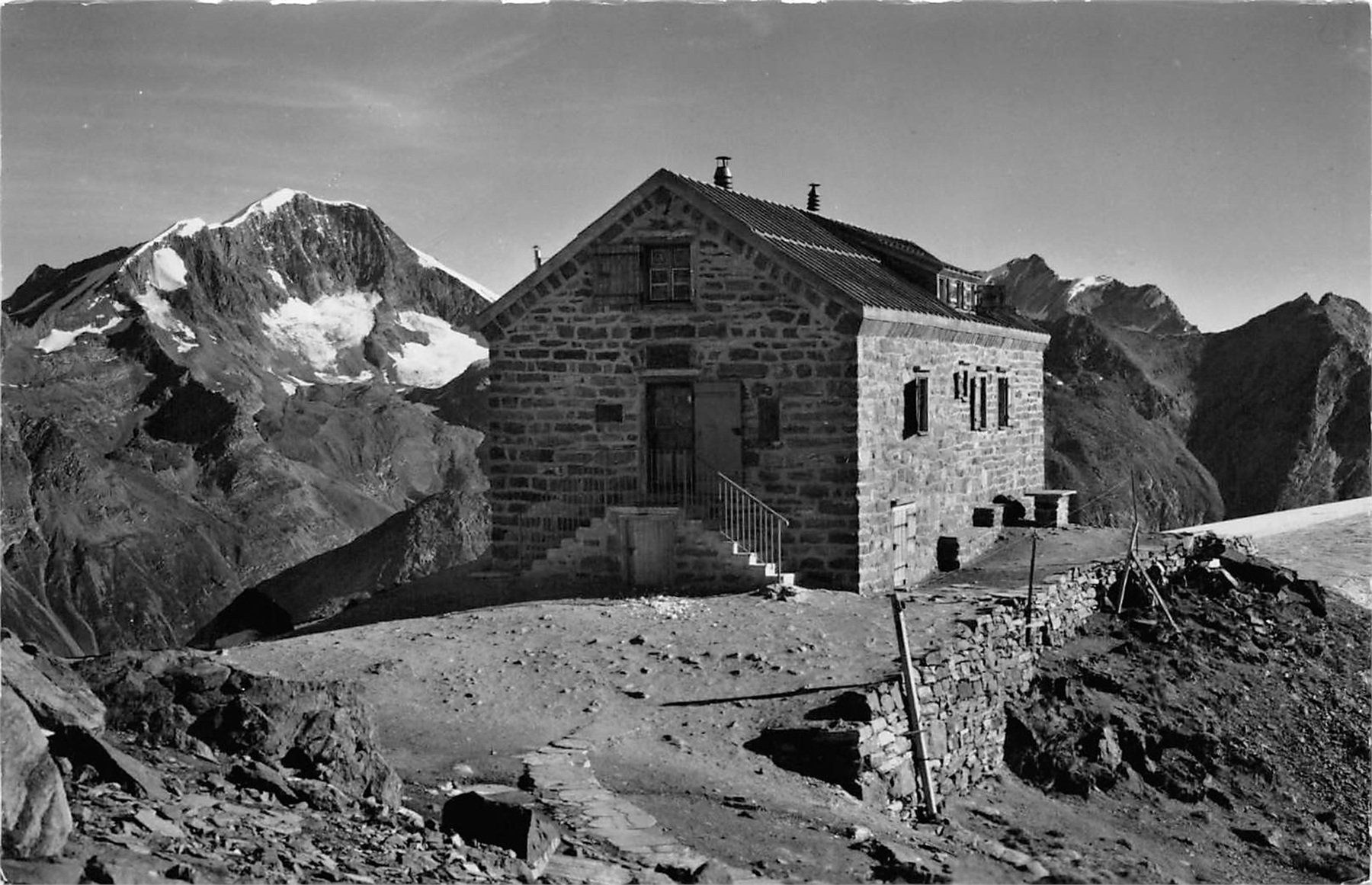 Cartes postales: Saas Fee, Britanniahütte SAC – D'occasion à Ottikon b.Kemptth. par Neptun1974