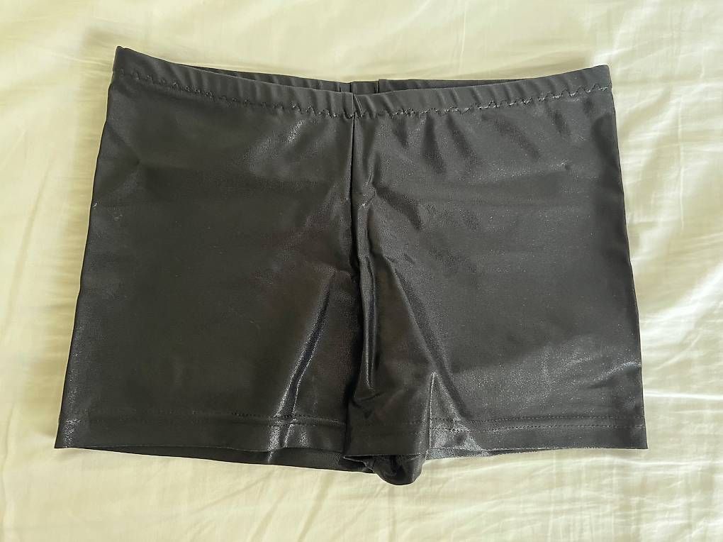 Pantalons: Turnhösli – D'occasion à Adliswil par angrue