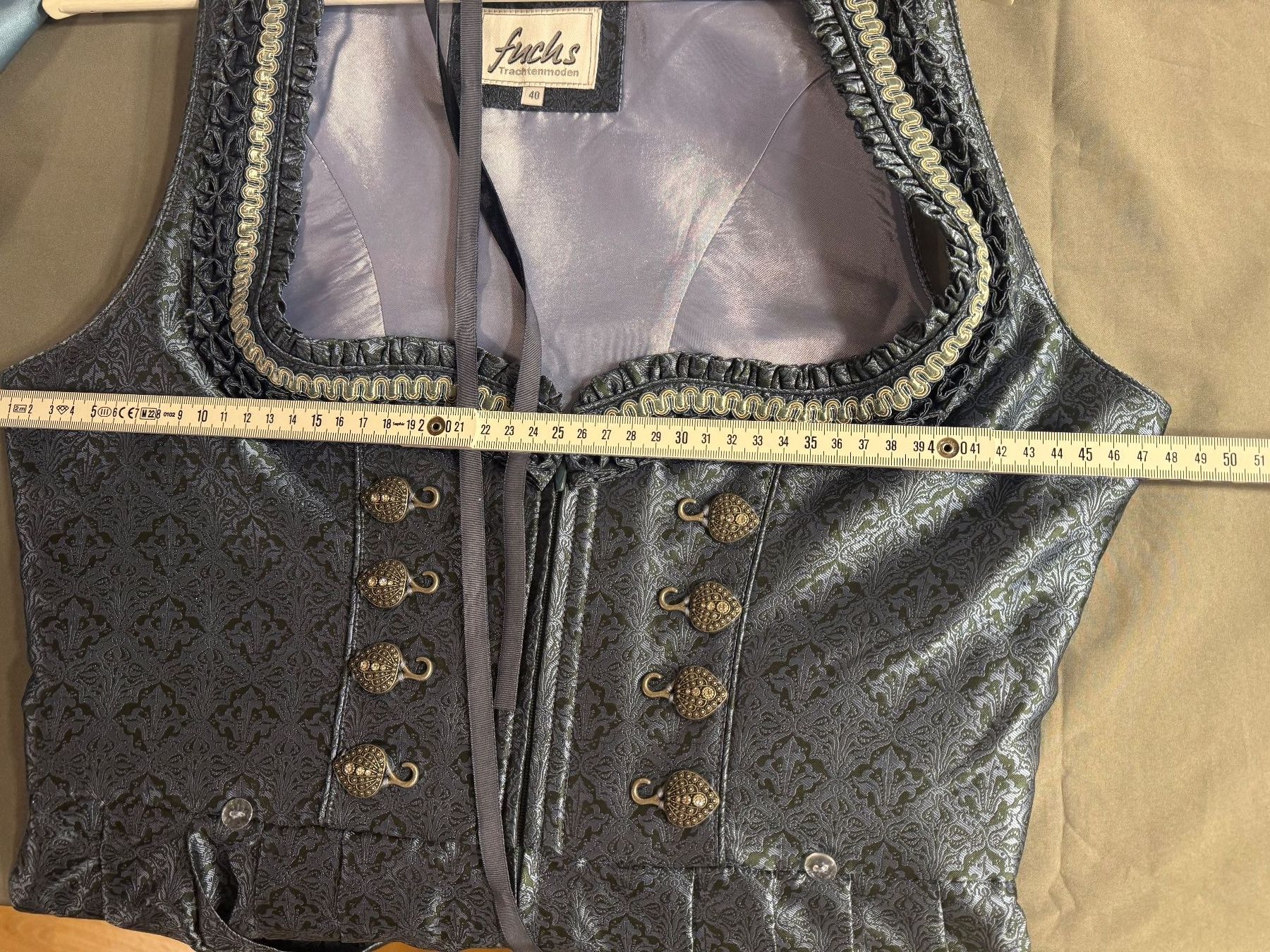Vestiti: Dirndl mit Länge 60cm / Grösse 40 / UVP 210.- – Usato da Zäziwil venduto da blackpearl 1