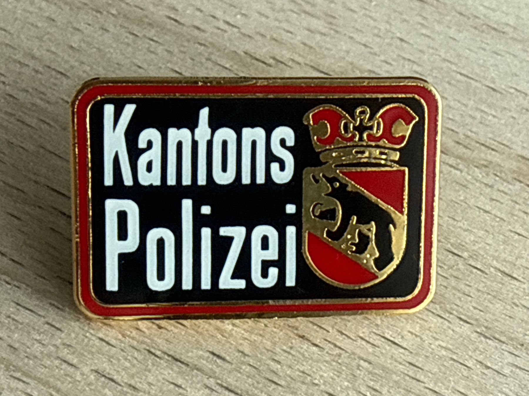Placchette & Badge: Pin Kantonspolizei Bern – Usato da Glattbrugg venduto da Schweigmatt