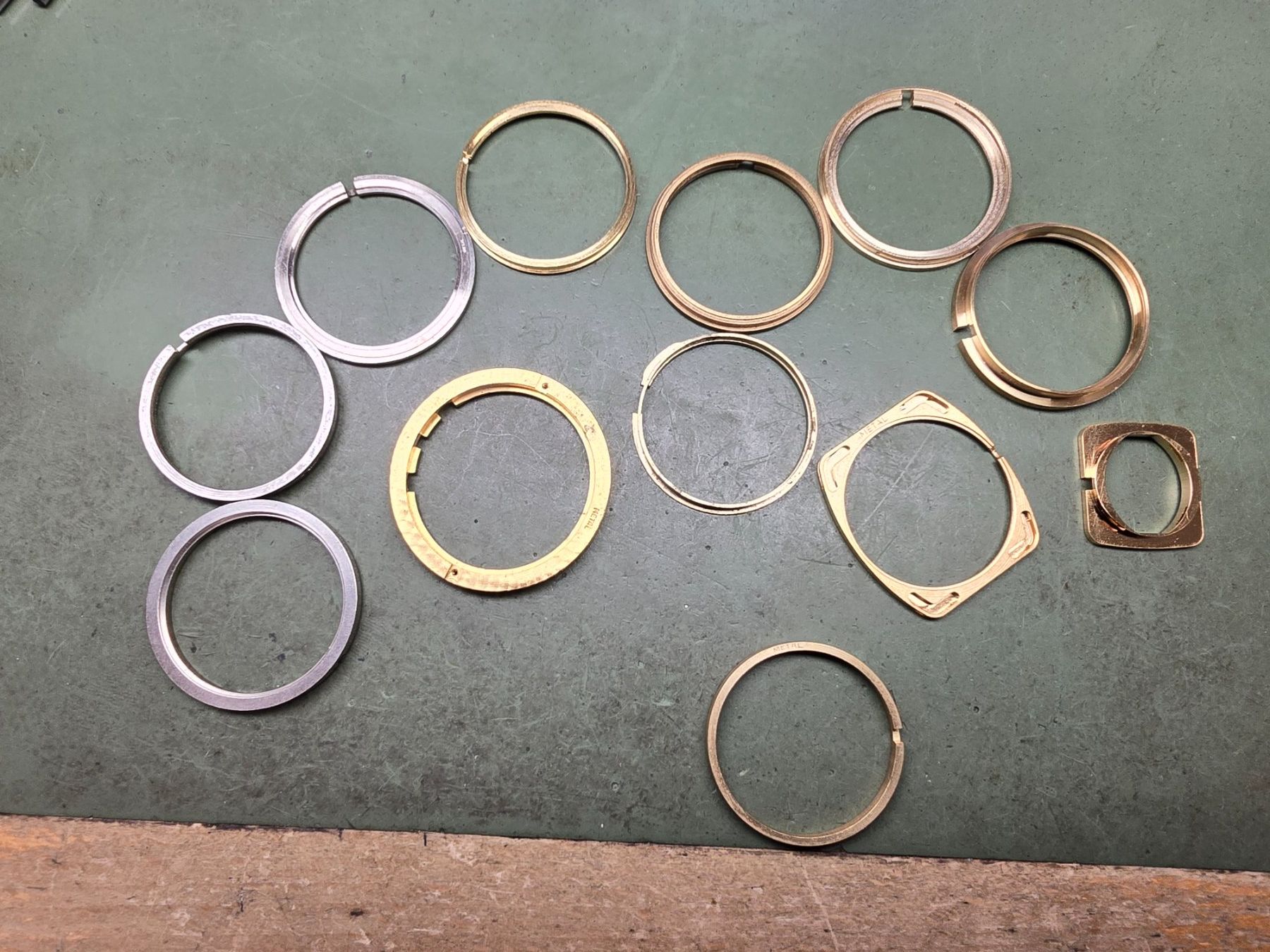 Orologi: Lot de cercle d'emboîtage – Usato da Tramelan venduto da Nirdan