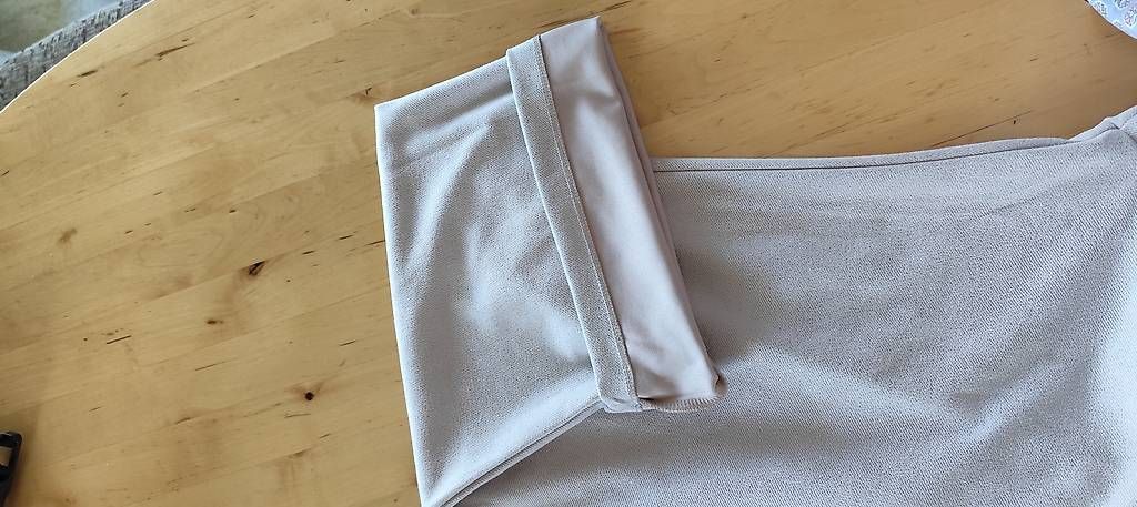Pantaloni: Pantalon en velours – Nuovo e nell'imballaggio originale da Lausanne venduto da vri_jmb8 1
