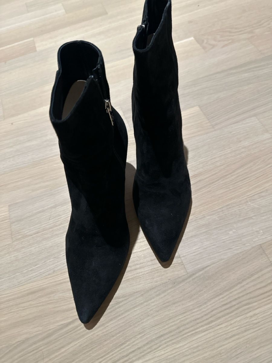 AGL Damenschuhe: AGL Stiefeletten schwarz Wildleder, NEU – Neu (gemäss Beschreibung) aus Dübendorf von Bella1177 1