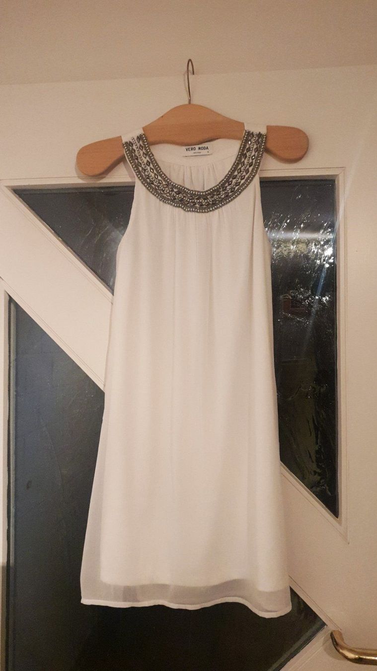 Vero Moda Kleider: Kleid Vero Moda weiss – Gebraucht aus Bubendorf von ang_b829
