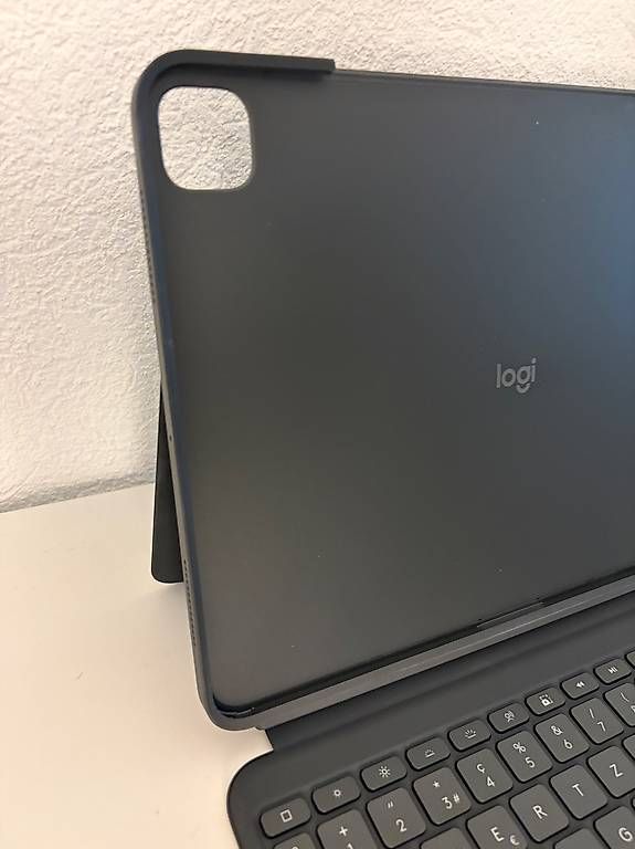Covers & Borse: Hülle iPad Pro 13" Logitech Combo Touch Keyboard & Trackpad – Nuovo (secondo la descrizione) da Döttingen venduto da pomerada 2