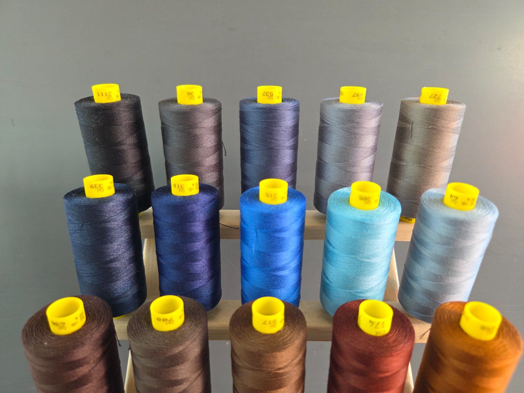Kordeln & Faden: Nähfaden Gütermann 70 mit 700m - 64 graublau hell – Neu und originalverpackt aus Winterthur von LederSchneiderei 3