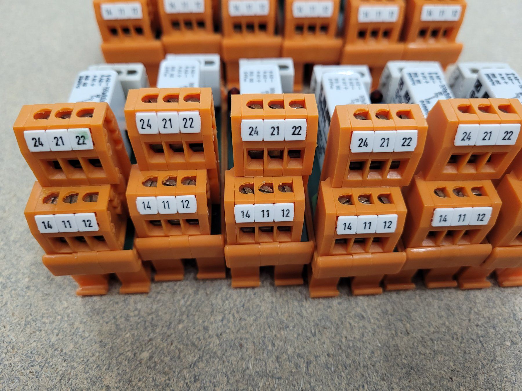 Componenti elettronici: 12 Stück Weidmüller Relais - SRG282 – Usato da Vitznau venduto da Vitznau84 6