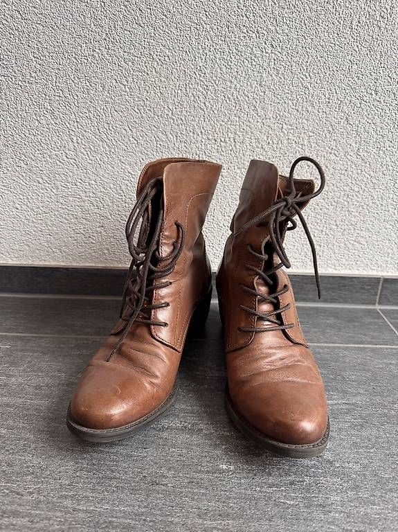 Damenschuhe: Lederschuhe mit Gummisohle, Grösse 39 – Gebraucht aus Meiringen von wintersunneschiin 1