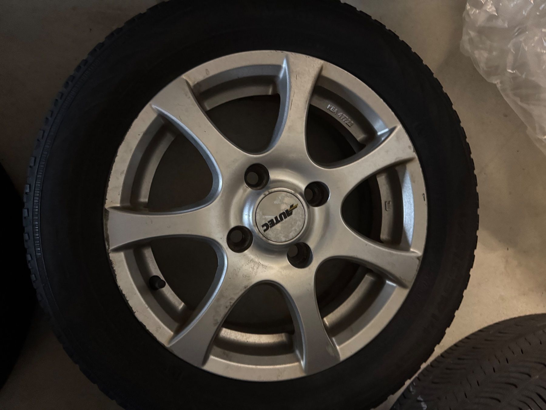 Ford Pneumatici & Ruote complete: Kompletträder Ford Fiesta – Usato da Mühlau venduto da MF0404 1