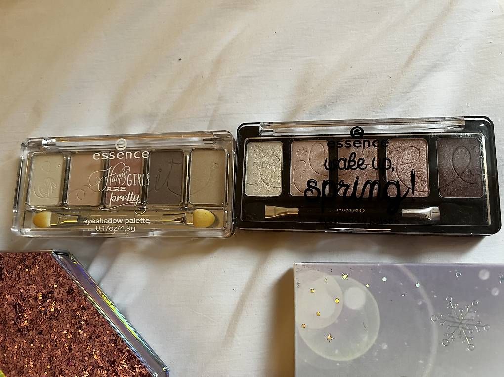 Make-up: Essence und Catrice Lidschatten Super Set – Gebraucht aus Aarau von kailing12 4