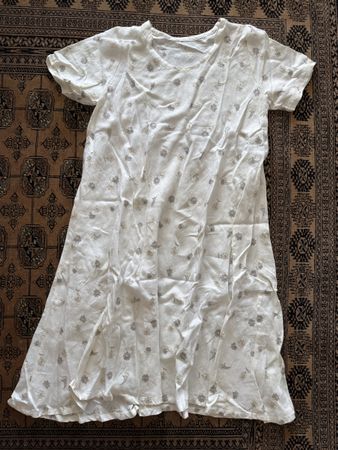 Sommerliches Leinen Kleid mit Blumenmuster, Grösse M/L