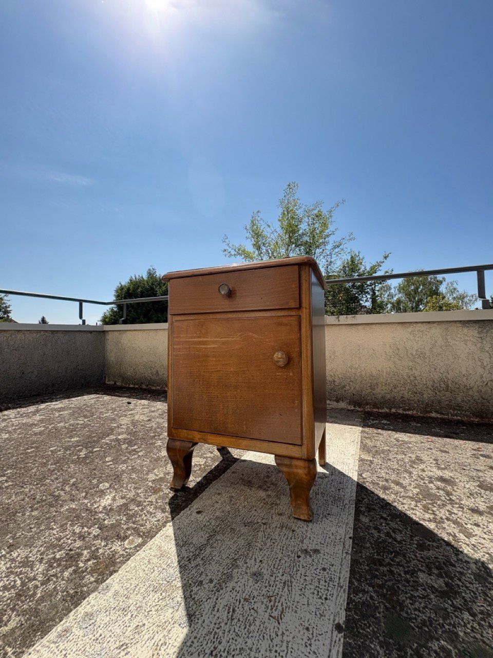 Nachttische: Antik / Vintage Nachttisch mit Glasabdeckung & Schublade – Gebraucht aus Ins von ab_80