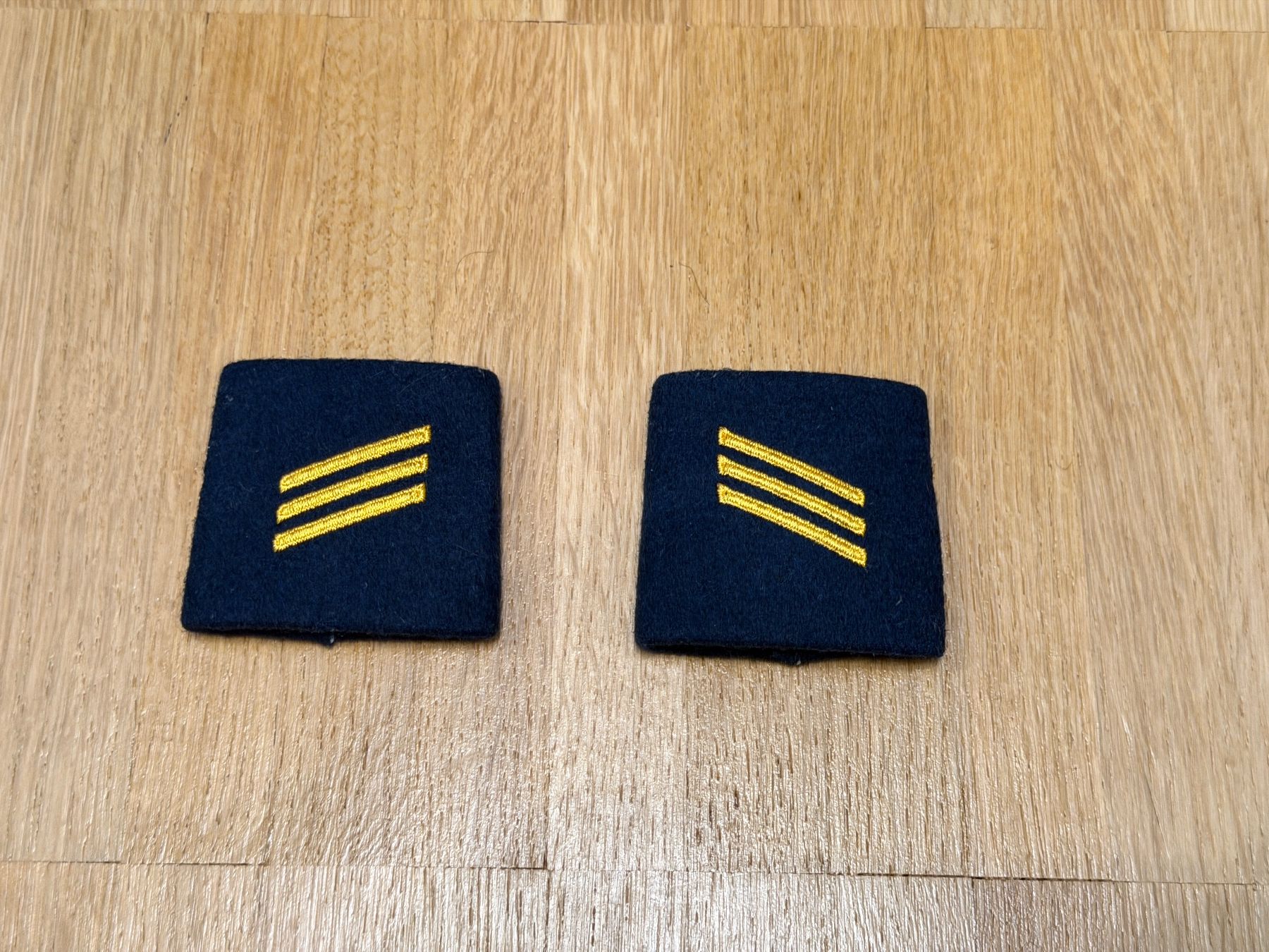 Schweizer Armee Uniformen: Schulterpatten Obergefreiter – Gebraucht aus Riehen von Oberloescher