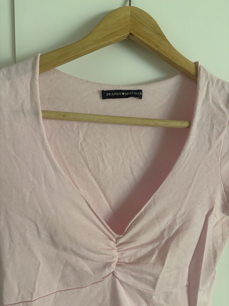 Brandy Melville T-shirt: T shirt rose brandy Melville  – Nuovo (secondo la descrizione) da Pully venduto da kaba07 2