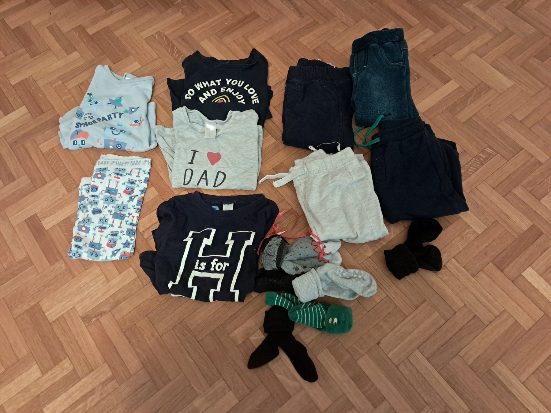 Lotti & Set di vestiti: lot des habits garçon – Usato da Ferpicloz venduto da Clicli014