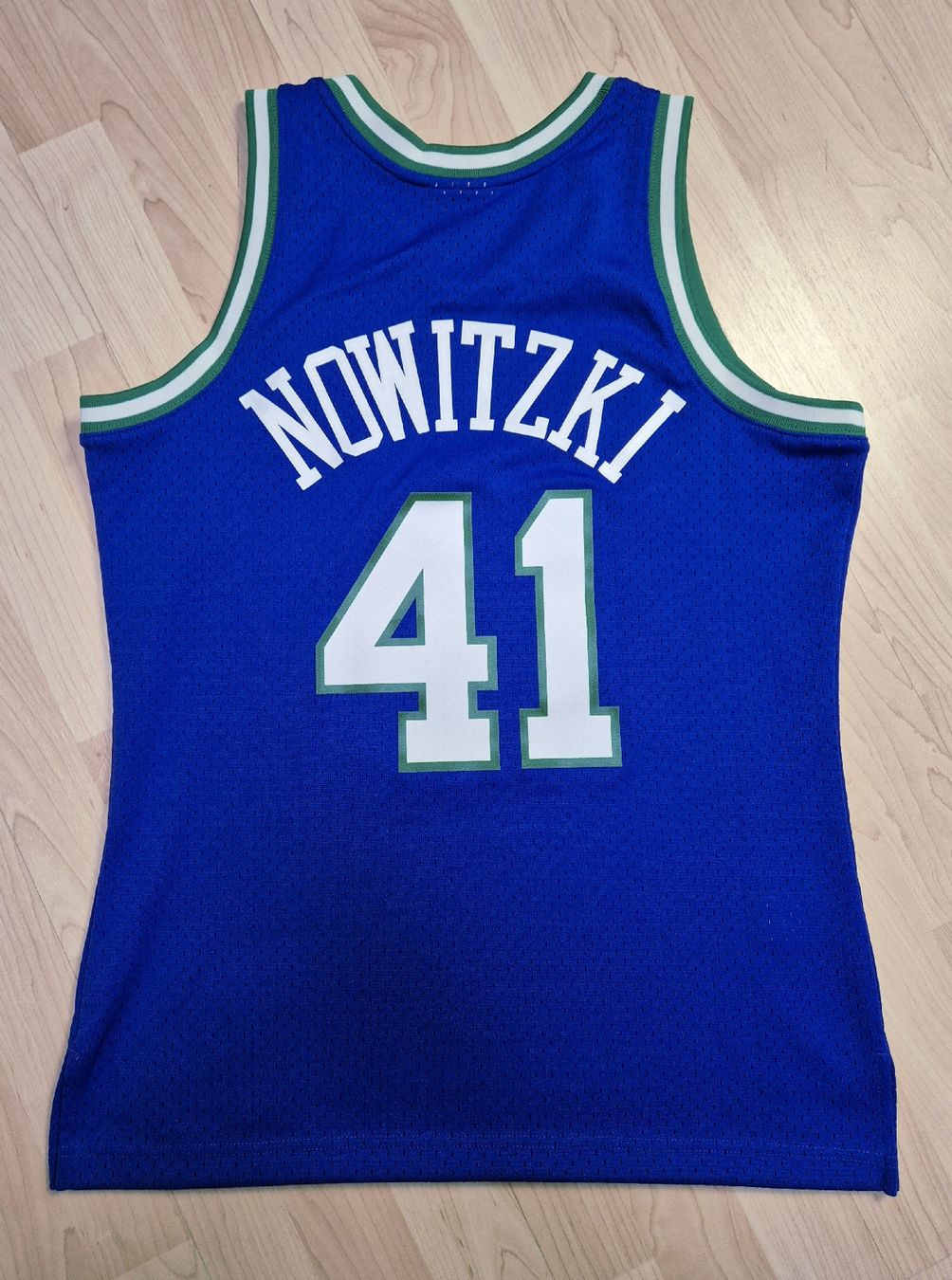 Mitchell & Ness Canottiere & Pantaloni: Dirk Nowitzki Dallas Mavericks Jersey Grösse M – Nuovo (secondo la descrizione) da St. Gallen venduto da CaliSunshine 1