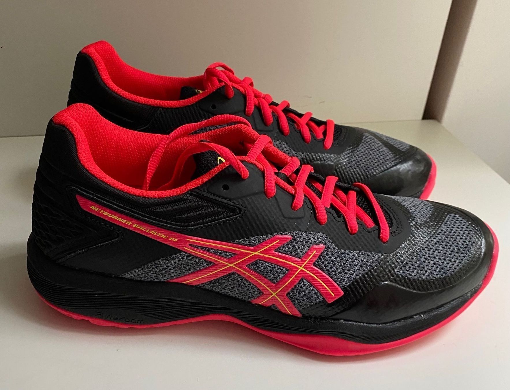 Asics Scarpe da donna: ASICS NETBURNER BALLISTIC FF Volley 44 – Nuovo e nell'imballaggio originale da Luzern venduto da falena01 1