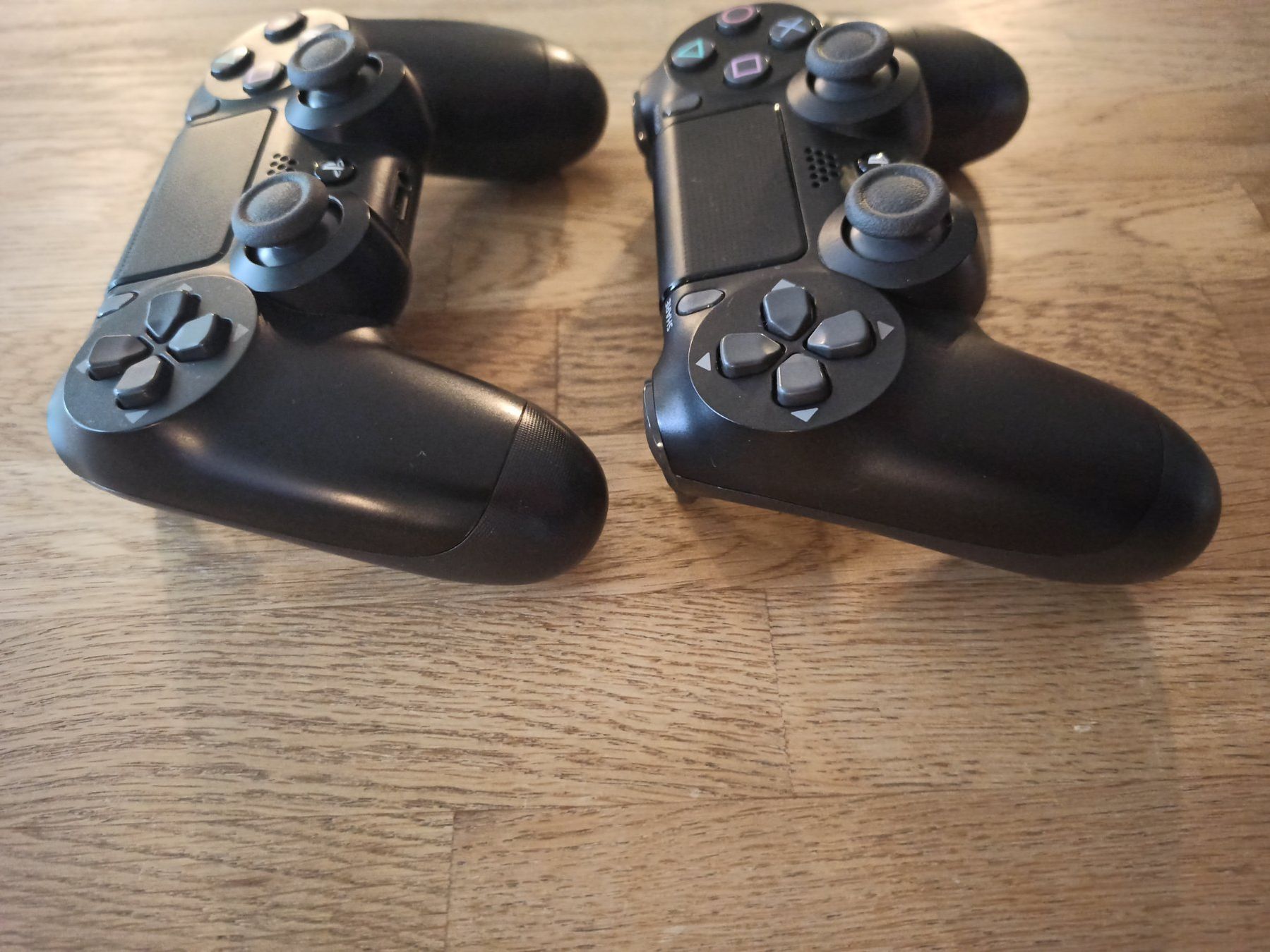 Controller: 2 x Original Controller Sony PS4 Wireless DualShock 4 V2 TOP – Usato da Oberweningen venduto da mar_87mx 2