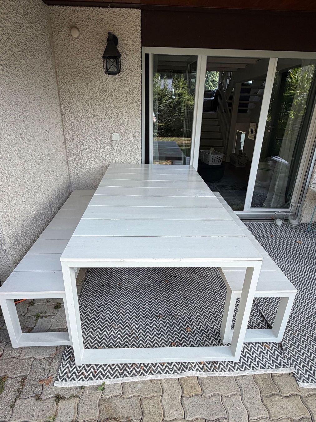 Set de table et chaises: Grosser Gartentisch mit 2 Bänken – D'occasion à Au ZH par sieberlei 2