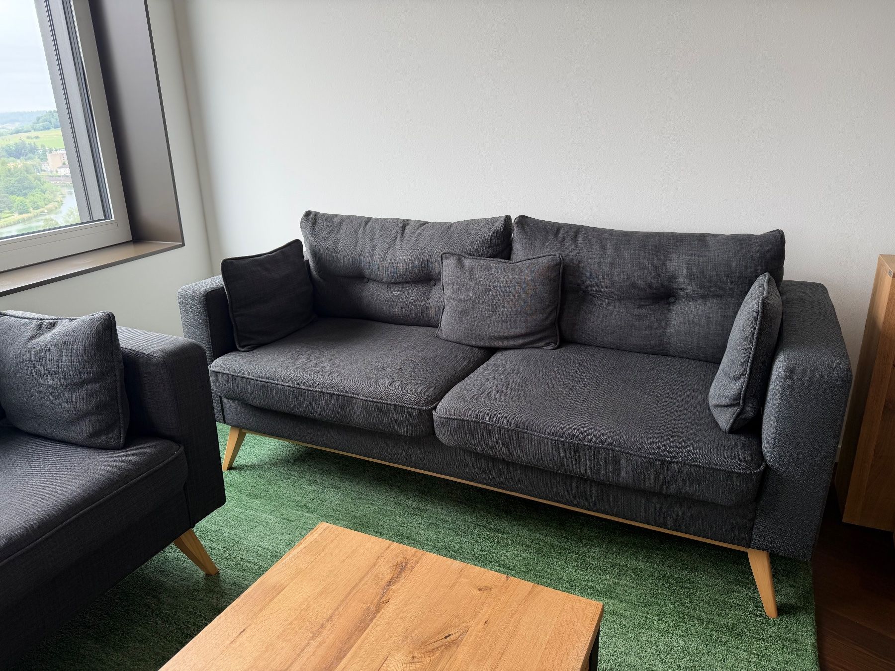 Maisons du monde Sofas: 3er Sofa dunkelgrau Stoff modern – Gebraucht aus Dietikon von doo12