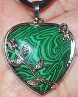Halskette D-237 – Herz mit Blume – Malachit - ca. 35x34mm