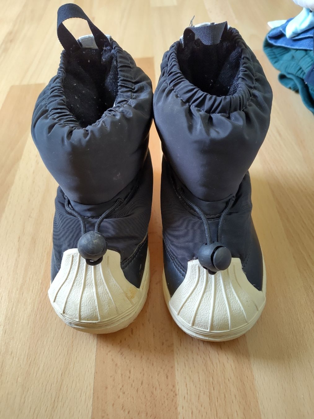 Adidas Scarpe per ragazzi: Adidas Winterstiefel Grösse 24 – Usato da Ostermundigen venduto da Jinushka 1