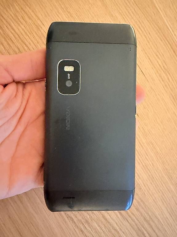 Portables: Nokia E7 Schwarz – D'occasion à Zürich par leo_zx2x 2