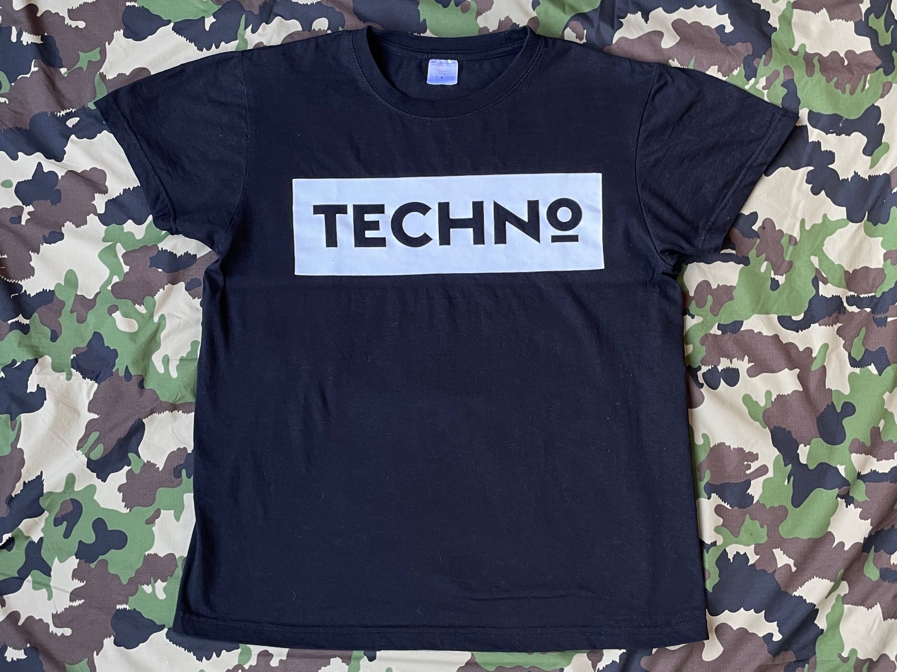 T-shirt: 2K10 T-Shirt Techno Sz M – Usato da Zürich venduto da le_souk