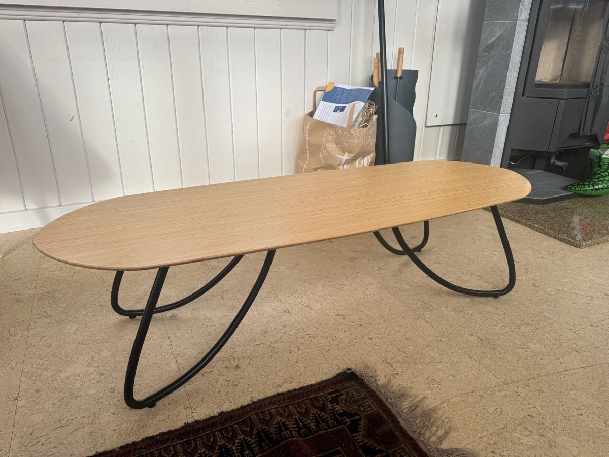Tavoli: Kaffee Tisch/Wohnzimmer Tisch / Wood Coffee Table – Usato da Frutigen venduto da LagzdinsM