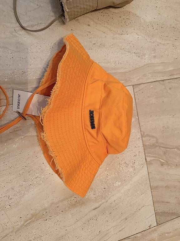 Hüte, Mützen & Caps: JACQUEMUS Hut Bucket-Hat  – Gebraucht aus Recherswil von mbi_dtp8