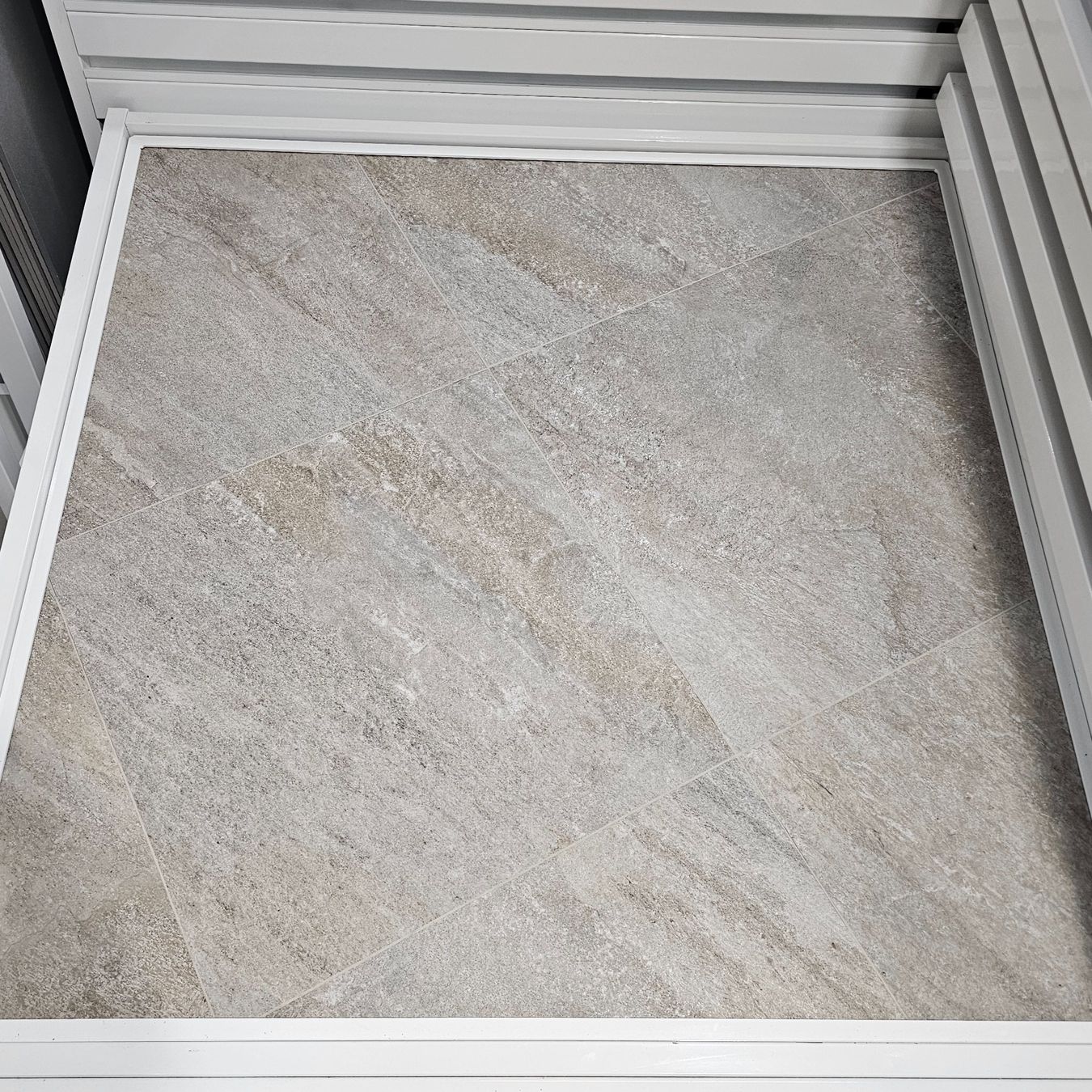 Rivestimenti per pavimenti: TOP Angebot / Wand oder Bodenplatten 30x60 oder 60x60cm 9mm – Nuovo e nell'imballaggio originale da Tübach venduto da swiss-sani