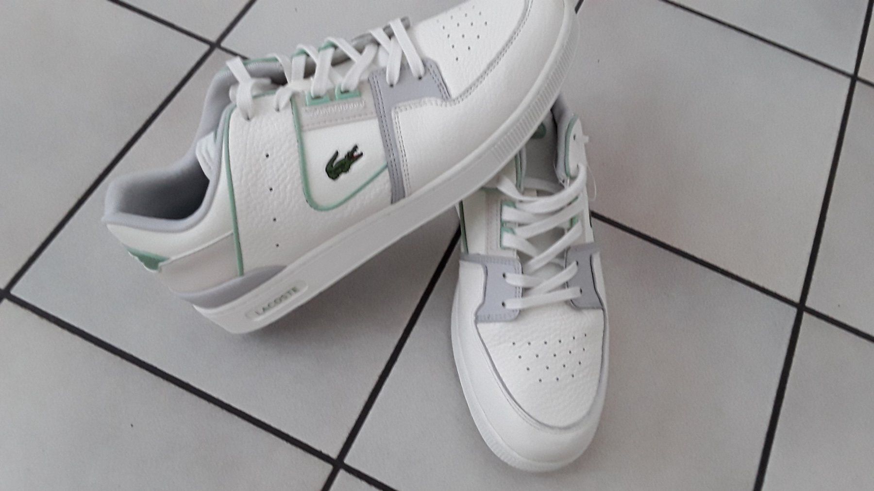 Herrenschuhe: Neu lacoste Schuhe sneakers gr 45 – Neu und originalverpackt aus Dagmersellen von L.Ga.