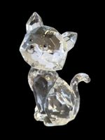 Katzenfigur aus Acryl – funkelnde Deko mit Stil