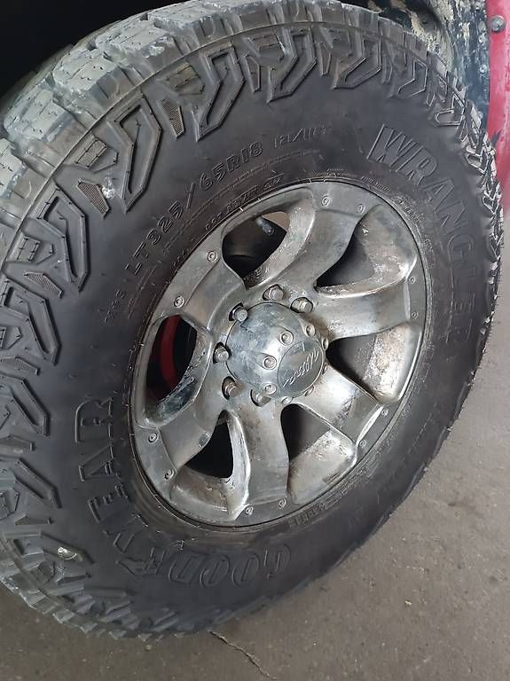 Pneumatici & Ruote complete: Reifen 325/65R18Zoll – Usato da Arnegg venduto da Funny05 3