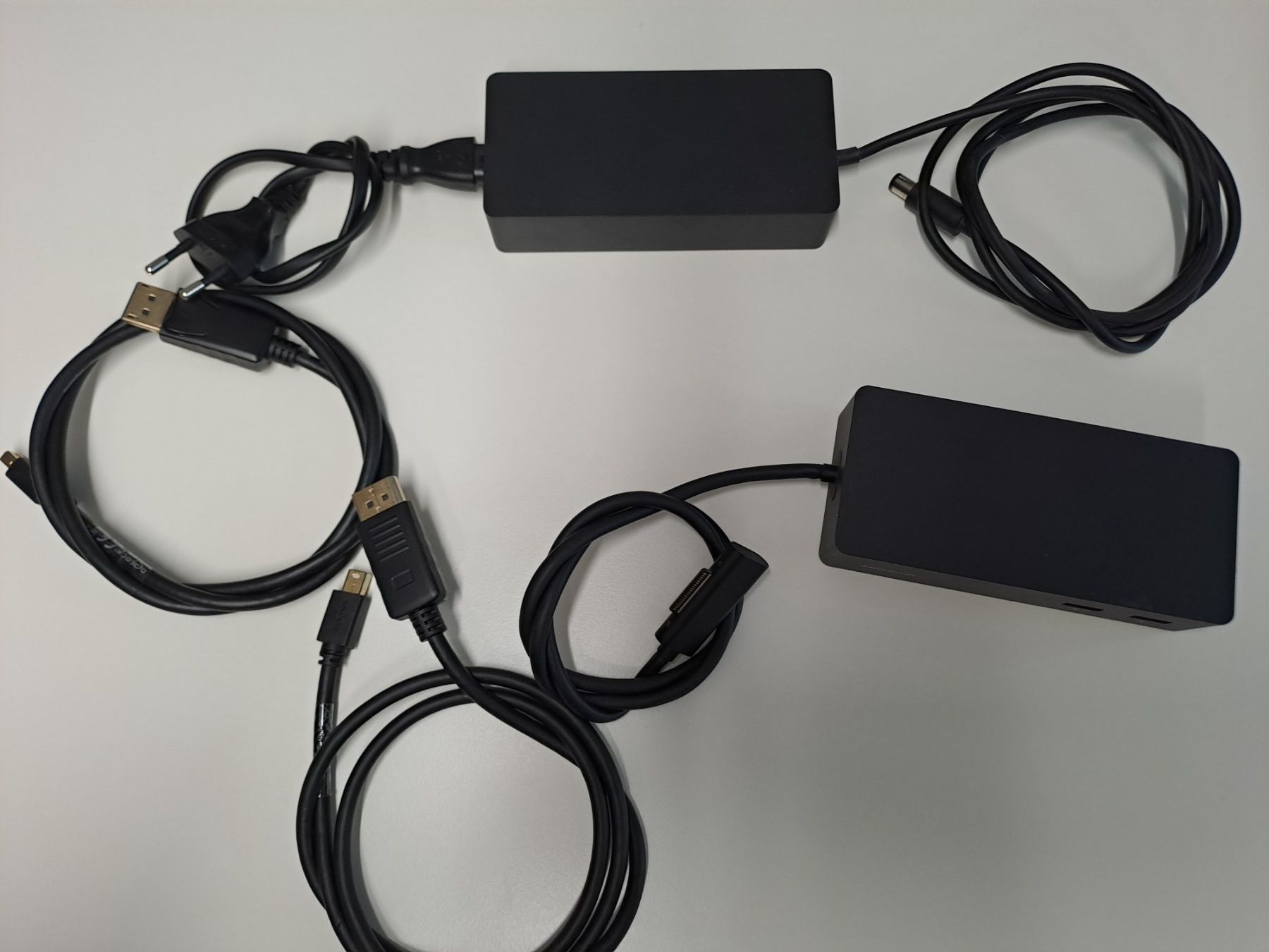 Microsoft Docking station: Microsoft Surface Docking Station + 2 x Anschlusskabel – Usato da Sachseln venduto da Grogettli