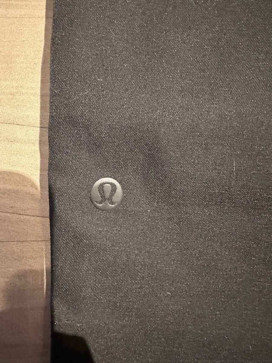 Lululemon Pantaloni: womens lululemon office pant, black size XS – Usato da bözberg venduto da amy_7wz8 7