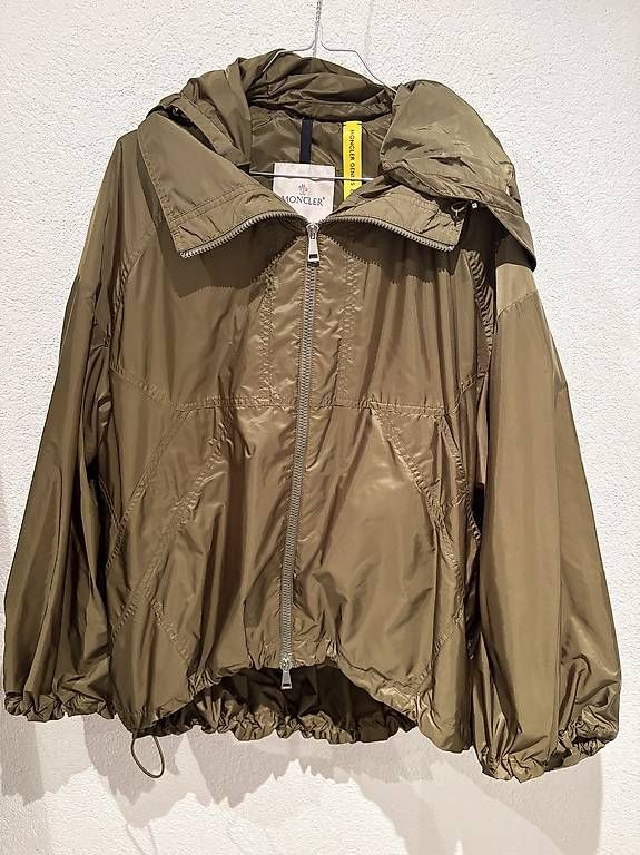 Giacche: Moncler Regenjacke Grösse M – Usato da Unterägeri venduto da mar_96hk