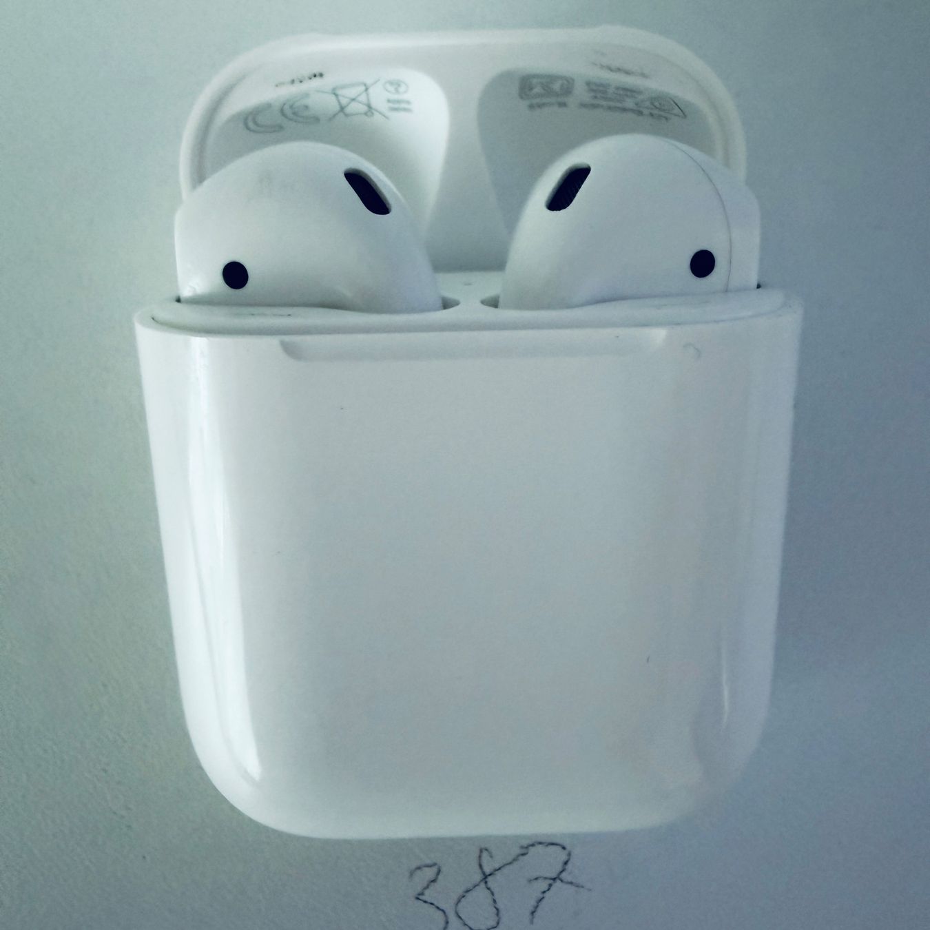 Apple Cuffie: Original Apple AirPods 2 Gen. Wireless Kopfhörer & Case – Usato da Basel venduto da MY.AIRPODS.SHOP