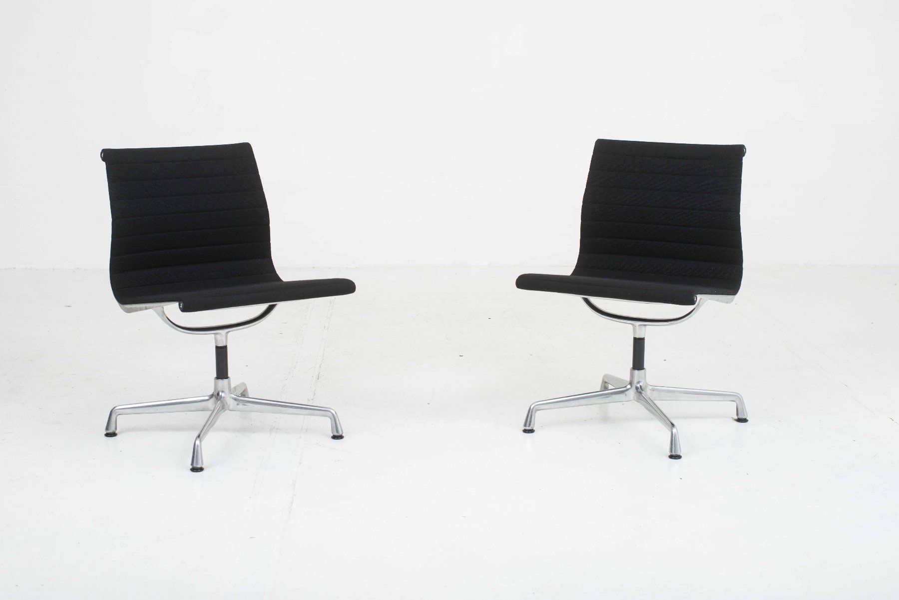 Vitra Sedie: Vitra EA 106 Bürostuhl von Eames mit schwarzem Hopsak – Usato da Zürich venduto da STUZH38 1