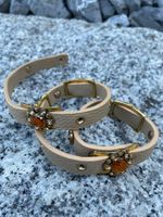 2 x Armbänder aus Kunstleder mit Steinen, beige