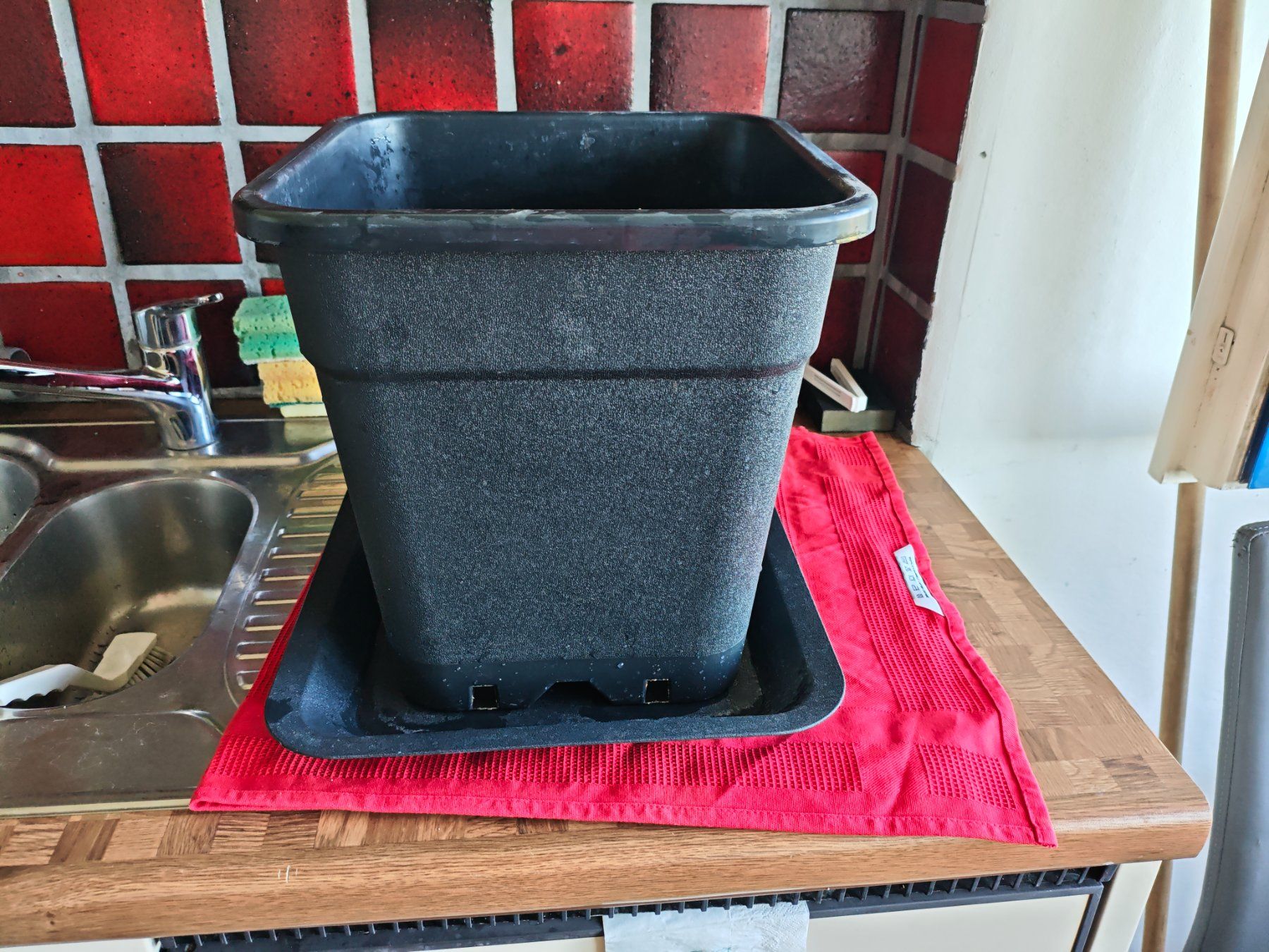 Vasi per fiori: Quadratischer Kunststoff-Pflanztopf 30cm – Usato da Dübendorf venduto da tho_v2cs