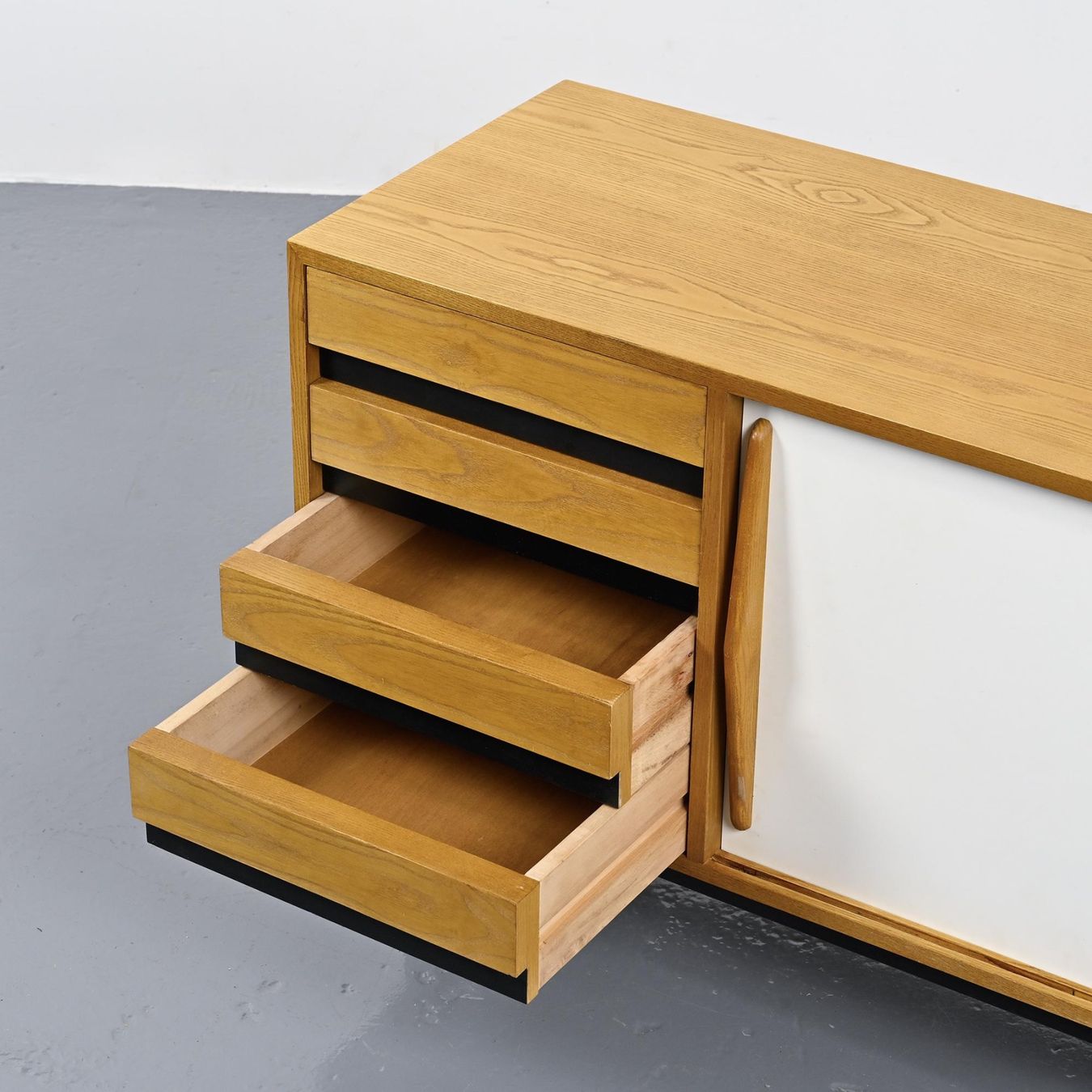 Credenze: Sideboard par Charlotte PERRIAND, édition Steph SIMON  1956 – Usato da VILLEURBANNE venduto da PATEREDELAGANDOUZE 7