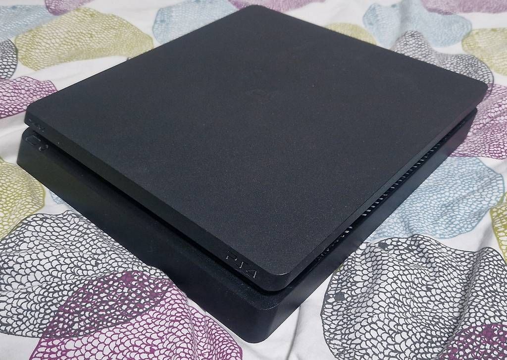 Console: Ps4 slim 1TB – Usato da Bülach venduto da aap_6ycv 3