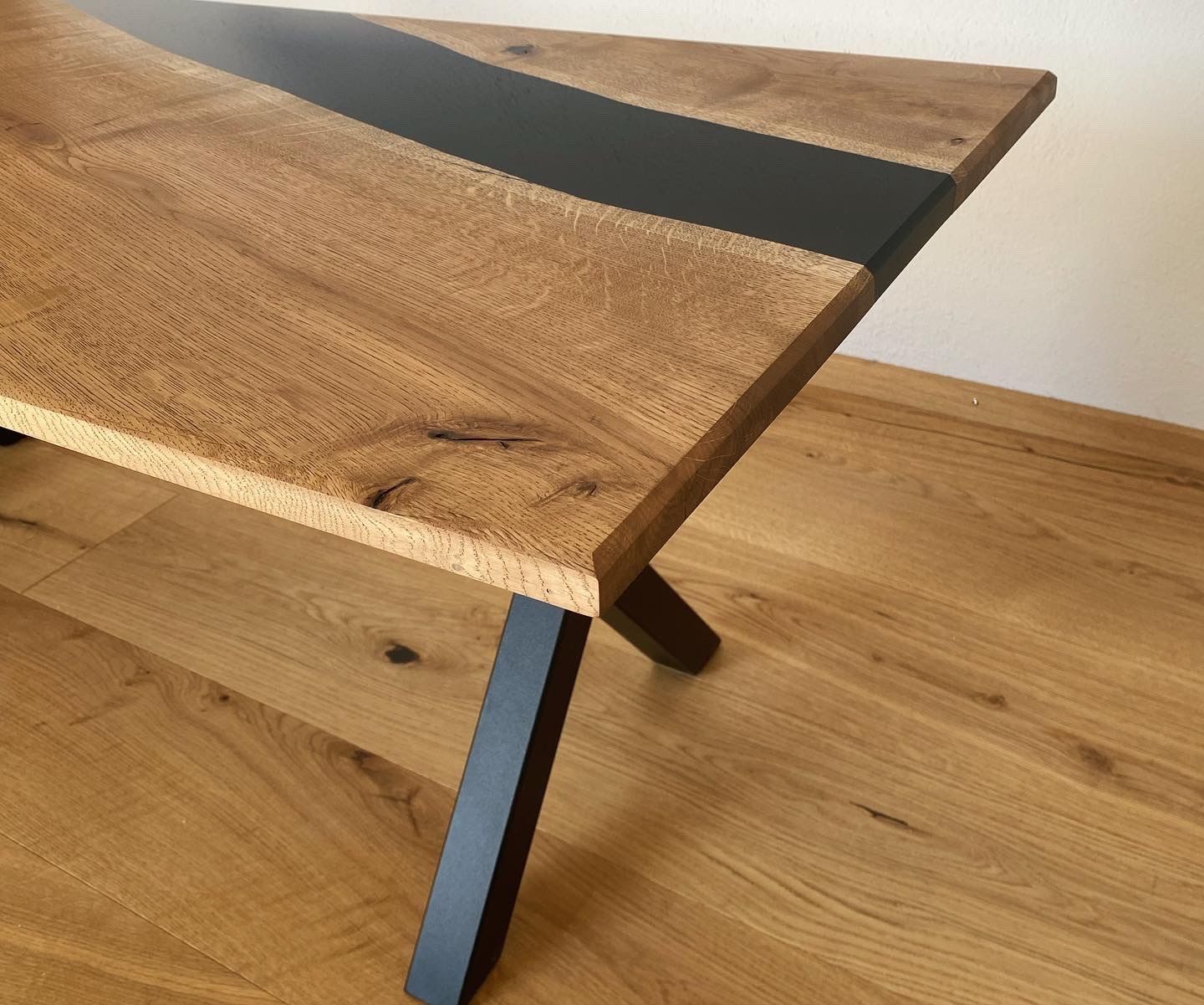 Tische: Epoxy River Table **Tiefschwarz** – Gebraucht aus Niederuzwil von gullipulli 5