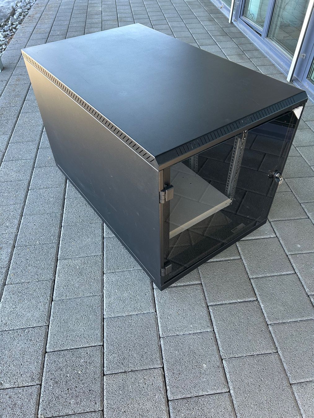 Racks & Cavalletti: Serverrack 19“ Triton schwarz – Usato da Lenzburg venduto da Thesphinx