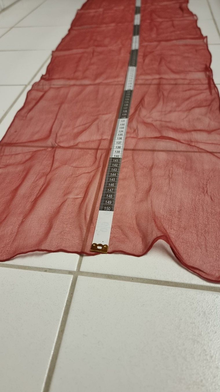 Foulards, Tücher & Schals: Schicker Seidenschal, rot, transparent, Herbst-Look – Gebraucht aus Wald ZH von CapLux 4