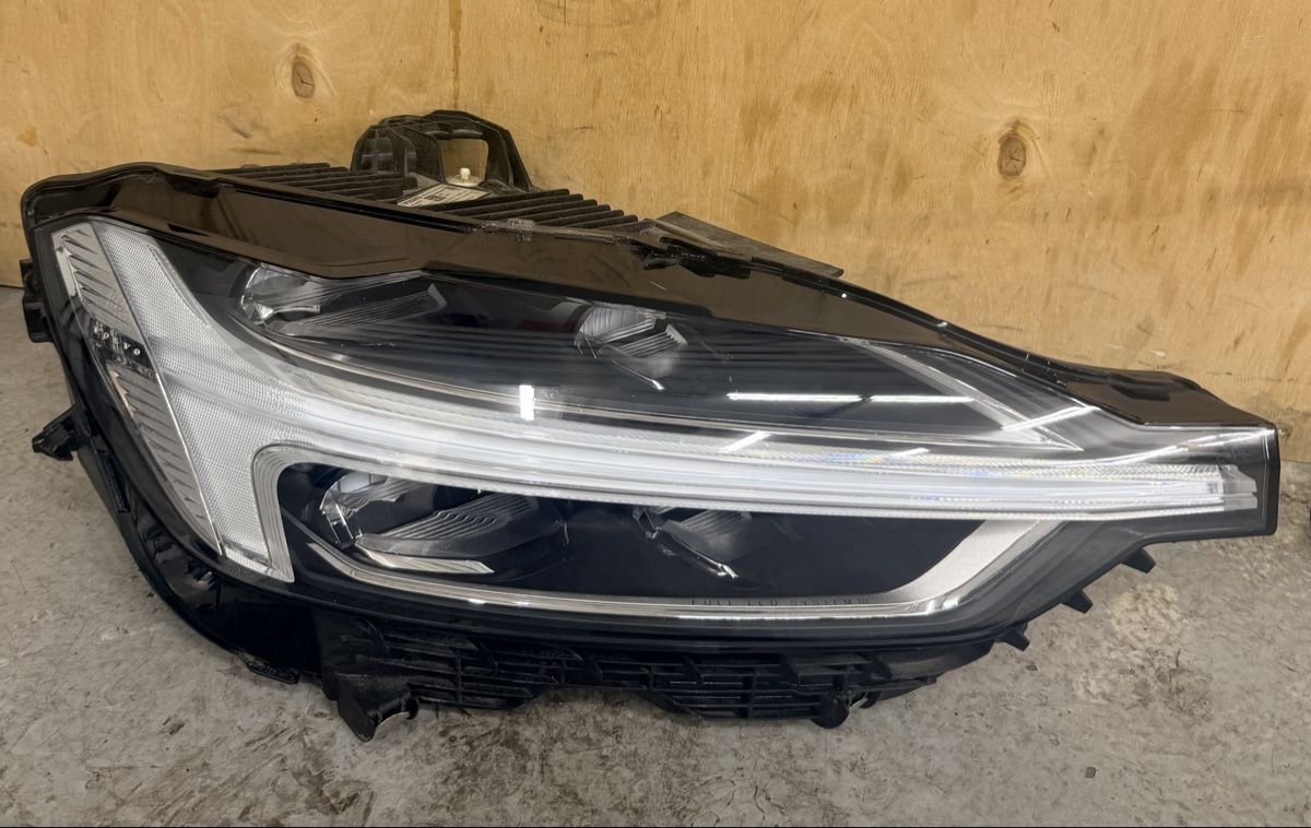 Volvo Phares: Scheinwerfer Recht led Volvo xc60 – D'occasion à Tägerwilen par Mark525 1