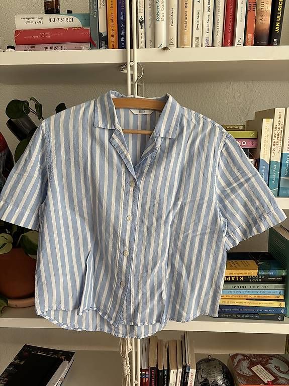 Uniqlo Blusen: Uniqlo Gr.S – Gebraucht aus Flawil von lar_582m