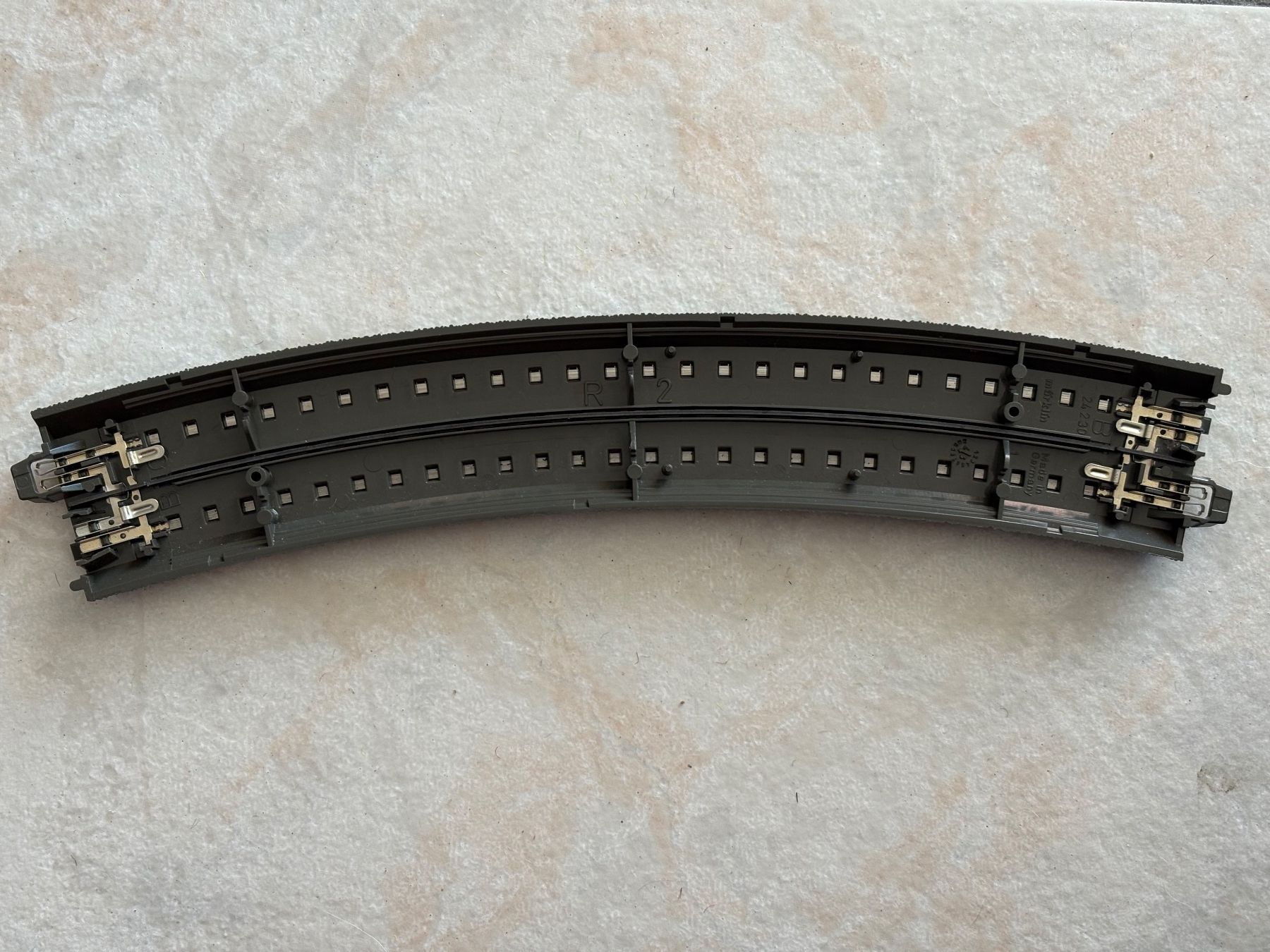 Märklin Modellini di ferrovie: 1x Marklin C 24230 Gleis – Usato da Hauterive NE venduto da eriamch 1