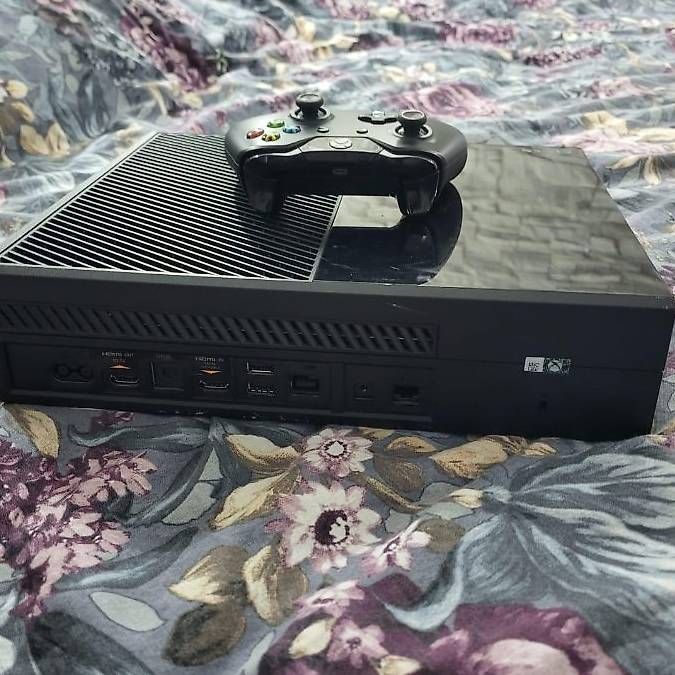Consoles: Microsoft Xbox One 500 GB inkl. Original-Controller  – D'occasion à Tann par psc_7r2y 1